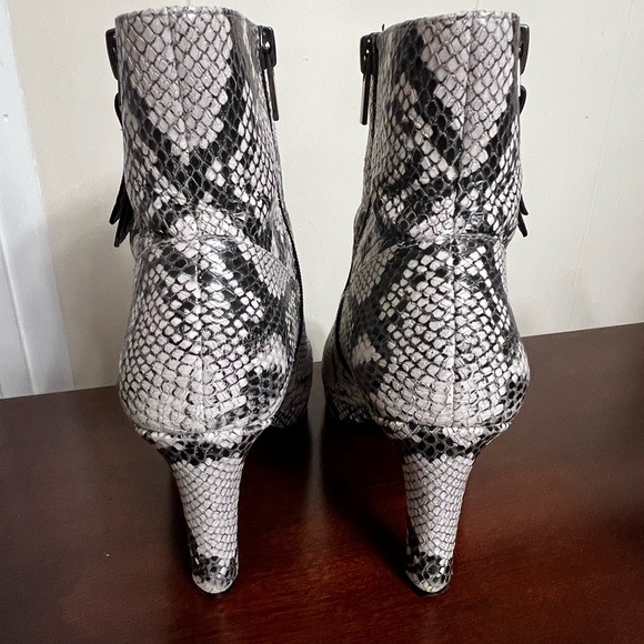 Naturalizer Women Tiana Ankle Boots leather upper alabaster snake EUC worn once - Picture 7 of 12